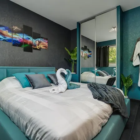 Room, Avec Privatif Appartamento